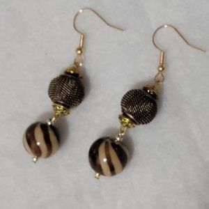 swirl glass bead and gold mesh bead fish hook earrings
